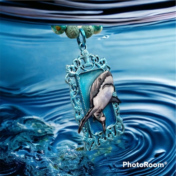 Great White Shark handpainted pendant - Picture 1 of 6